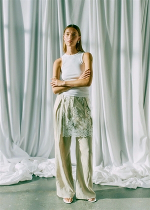 Tenley lace apron Jet Stream Copenhagen Muse 